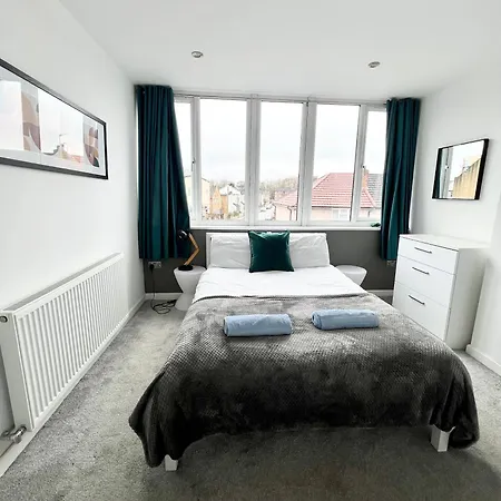 Modern Two Bedroom With Super Fast Wifi * Yiewsley