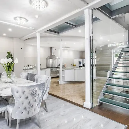 Villa Luxury 10,000 Sq Ft 7-bed Mansion With Indoor Pool