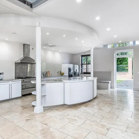 Villa Luxury 10,000 Sq Ft 7-bed Mansion With Indoor Pool *