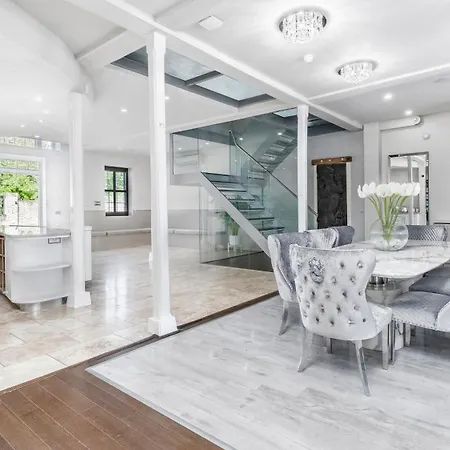 Luxury 10,000 Sq Ft 7-bed Mansion With Indoor Pool * Sidcup