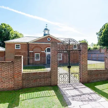 Villa Luxury 10,000 Sq Ft 7-bed Mansion With Indoor Pool *