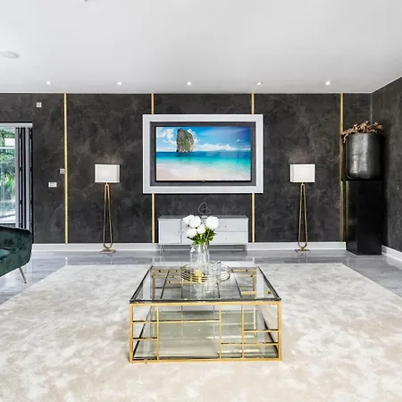 Luxury 10,000 Sq Ft 7-bed Mansion With Indoor Pool * Sidcup