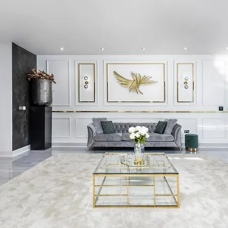 Villa Luxury 10,000 Sq Ft 7-bed Mansion With Indoor Pool