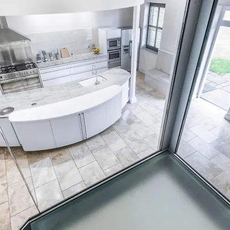 Villa Luxury 10,000 Sq Ft 7-bed Mansion With Indoor Pool