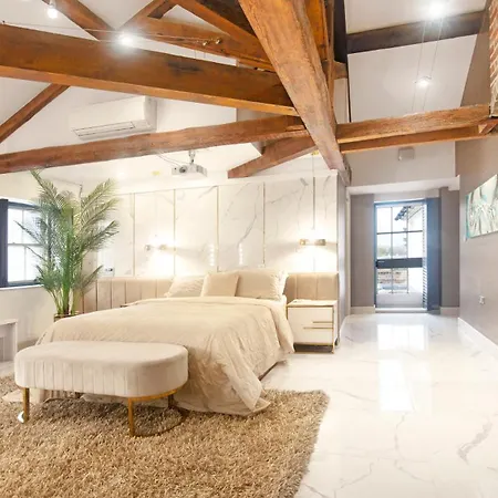 Villa Luxury 10,000 Sq Ft 7-bed Mansion With Indoor Pool