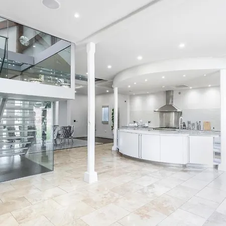 Luxury 10,000 Sq Ft 7-bed Mansion With Indoor Pool *