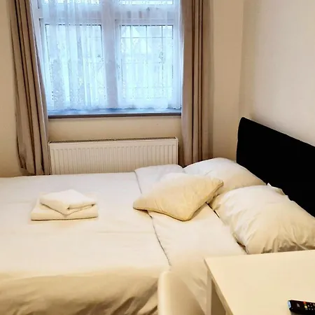 Apartment Peaceful & Private 2-bedroom - A London Gem *