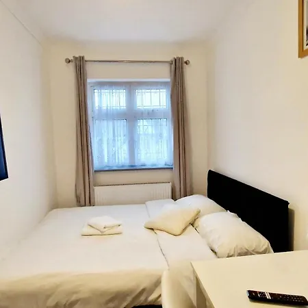 Apartment Peaceful & Private 2-bedroom - A London Gem