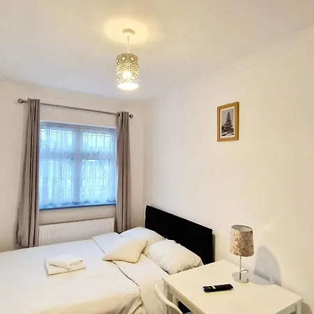 Peaceful & Private 2-bedroom - A London Gem Apartment Wanstead