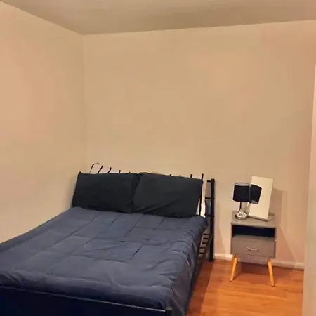Entire 2 Bedroom House In Hackney *