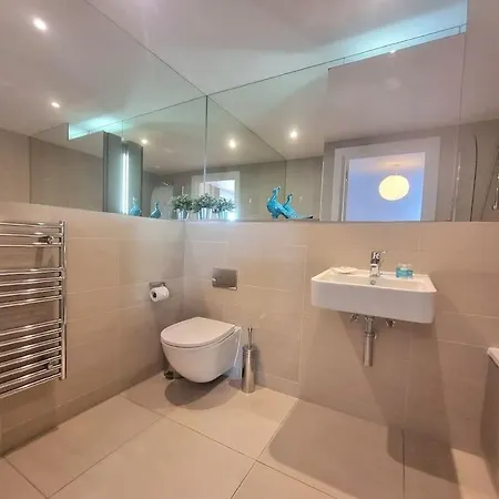 2bed 2bath -pool, Balcony, Gym Lift