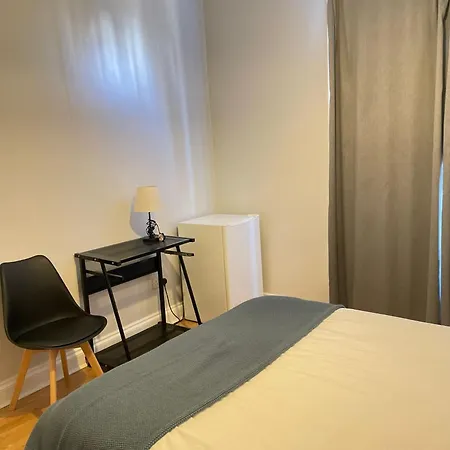 Dalston's Guest house *