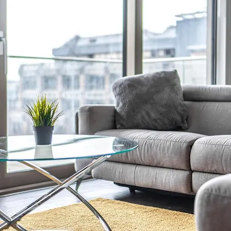 Apartment Stunning 2 Bedroom In Tower Hill