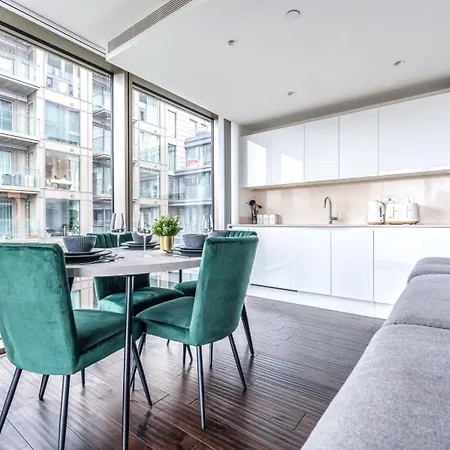 Stunning 2 Bedroom In Tower Hill Apartment *