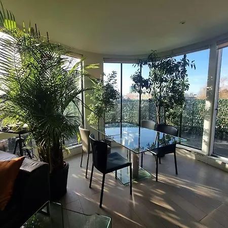 Apartment Panoramic Pondview Penthouse