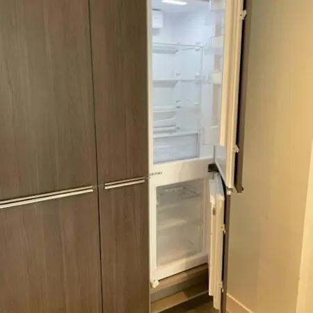 2bed 2bath -pool, Balcony, Gym Lift Apartment