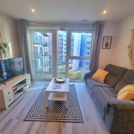 2bed 2bath -pool, Balcony, Gym Lift Apartment *