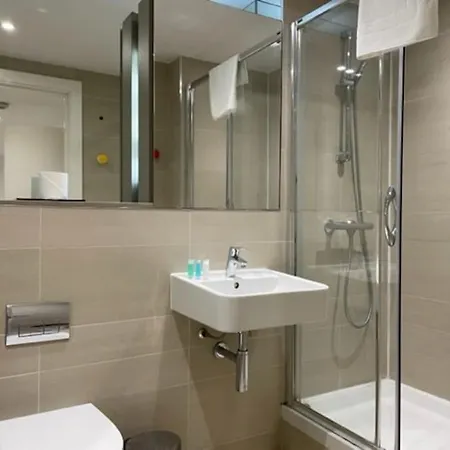 2bed 2bath -pool, Balcony, Gym Lift Apartment