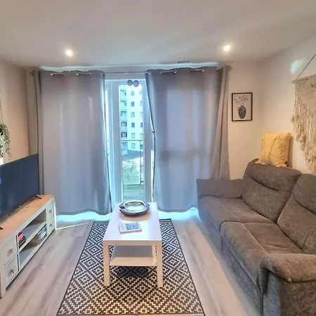 2bed 2bath -pool, Balcony, Gym Lift