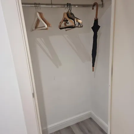 Apartment 2bed 2bath -pool, Balcony, Gym Lift *