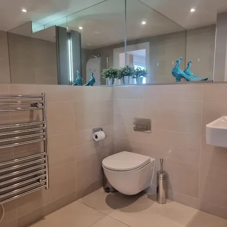 2bed 2bath -pool, Balcony, Gym Lift *