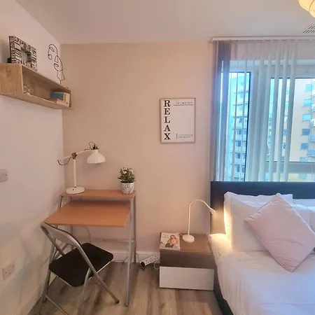 2bed 2bath -pool, Balcony, Gym Lift London
