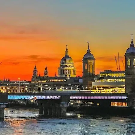 Tranquil 1br In South Bank With Onsite Parking *