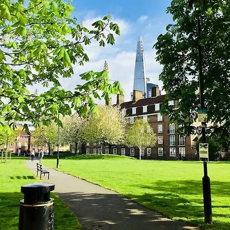 Tranquil 1br In South Bank With Onsite Parking