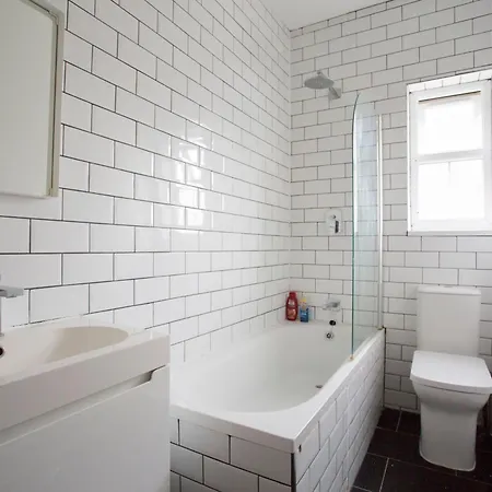 Double Haggerston Homestay