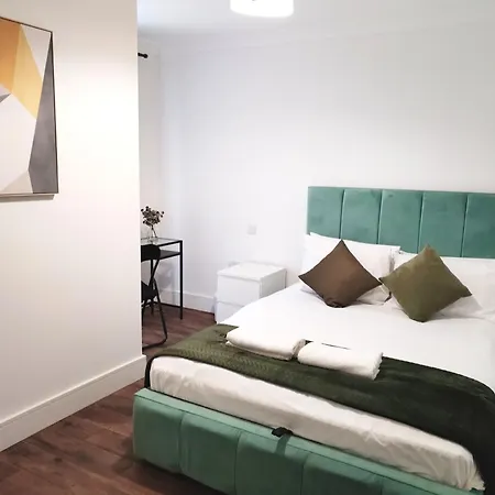 Apartment Luxury Near Centre, Near Train Station, E1 *