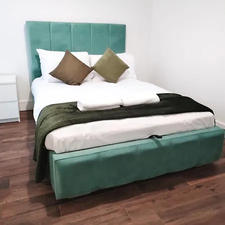 Luxury Near Centre, Near Train Station, E1 Apartment