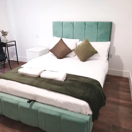 Apartment Luxury Near Centre, Near Train Station, E1 *