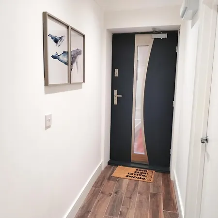 Luxury Near Centre, Near Train Station, E1 Apartment *