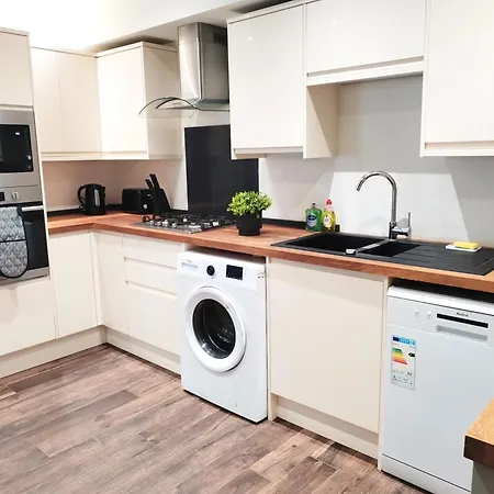 Apartment Luxury Near Centre, Near Train Station, E1 London