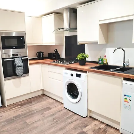 Apartment Luxury Near Centre, Near Train Station, E1