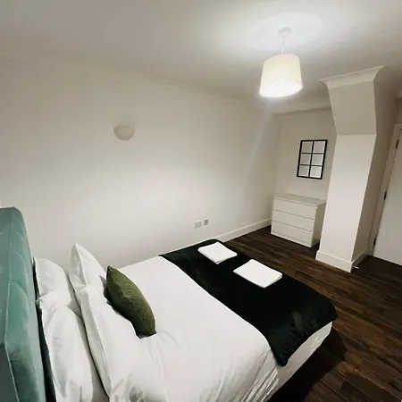 Luxury Near Centre, Near Train Station, E1 Apartment London