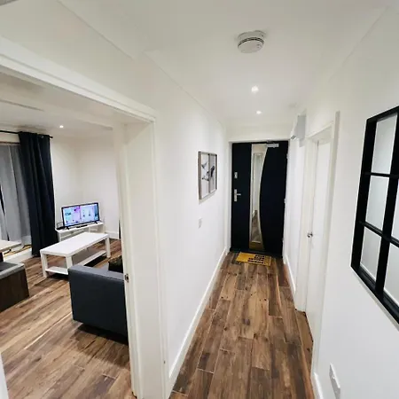Luxury Near Centre, Near Train Station, E1 London