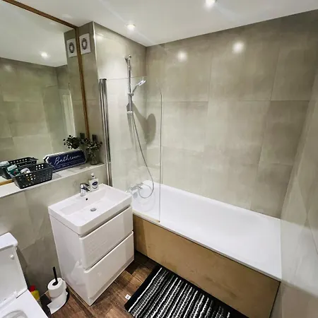 Luxury Near Centre, Near Train Station, E1 London