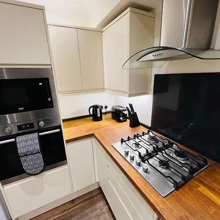 Luxury Near Centre, Near Train Station, E1 Apartment London