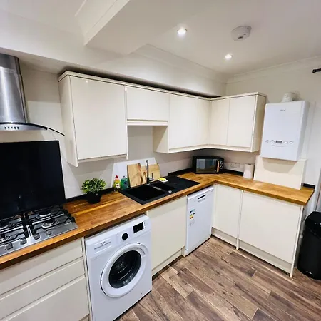 Luxury Near Centre, Near Train Station, E1