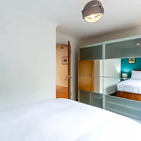 Light And Airy Upside Down House In Hackney Holiday home London