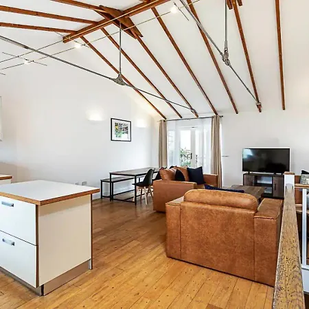 Holiday home Light And Airy Upside Down House In Hackney *