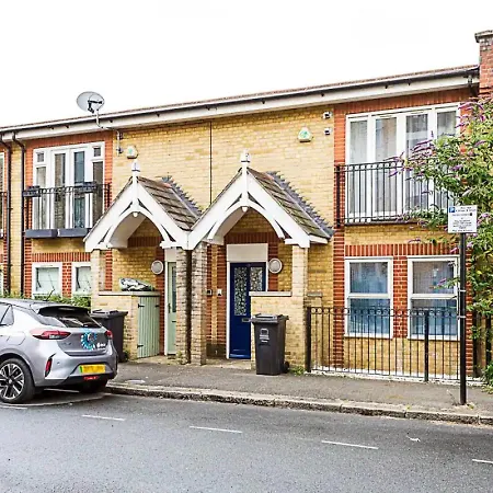 Light And Airy Upside Down House In Hackney Holiday home *