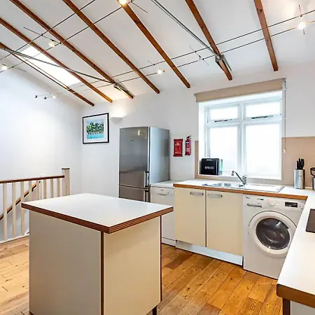 Holiday home Light And Airy Upside Down House In Hackney London