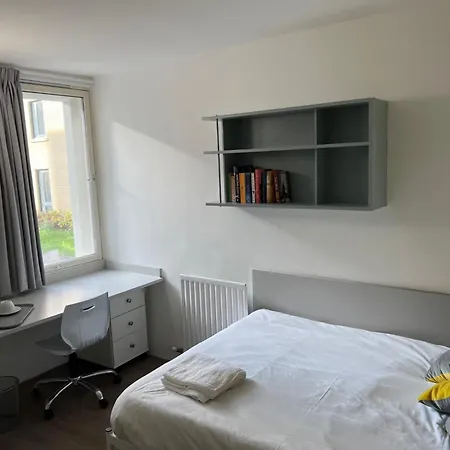 Cosy Private Ensuites And In The Heart Of Cheltenham