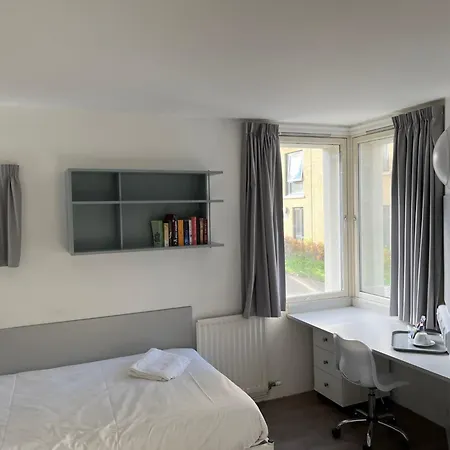 Cosy Private Ensuites And In The Heart Of Cheltenham