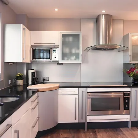 Fraser Place Canary Wharf Apartment