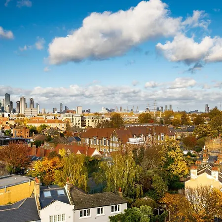 Novotel Greenwich 4*