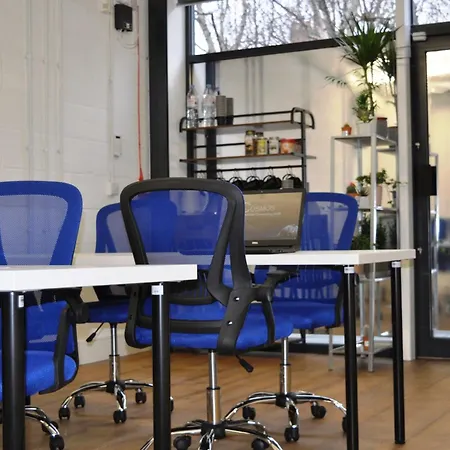 Cosmos Capsule Coworking カプセルホテル ロンドン