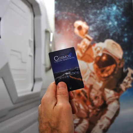 Cosmos Capsule Coworking カプセルホテル ロンドン